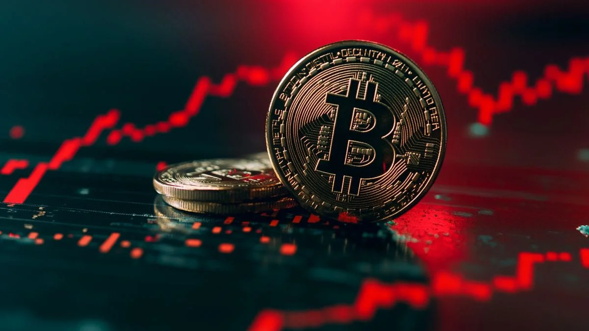 Bitcoin faces a potential crash to new lows